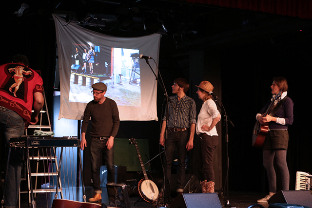 Los Santos und The Beez bei der Commusication