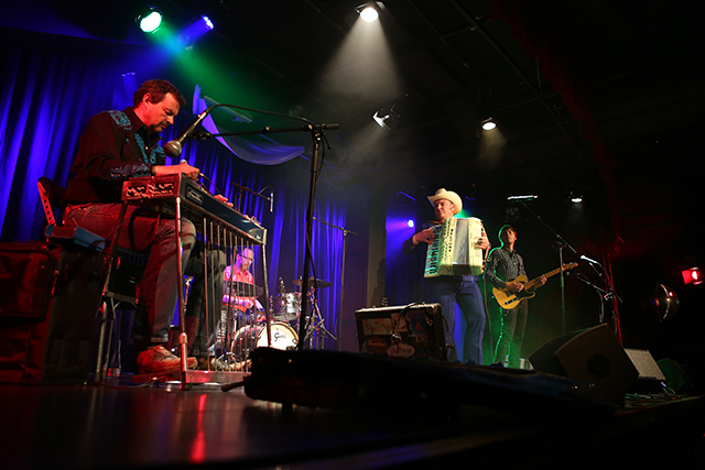Los Santos und The Beez bei der Commusication
