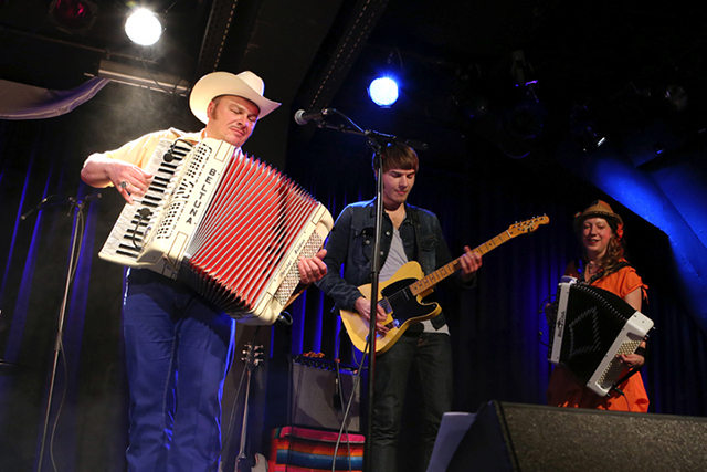 Los Santos und The Beez bei der Commusication