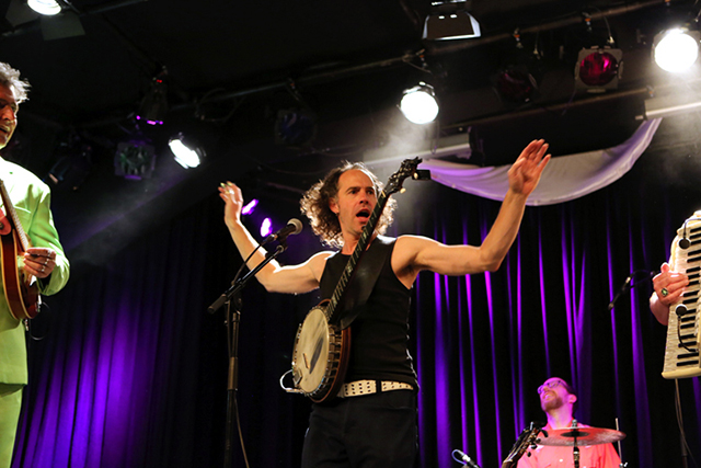 Los Santos und The Beez bei der Commusication