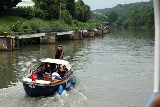 Flaneursalon im Fluss